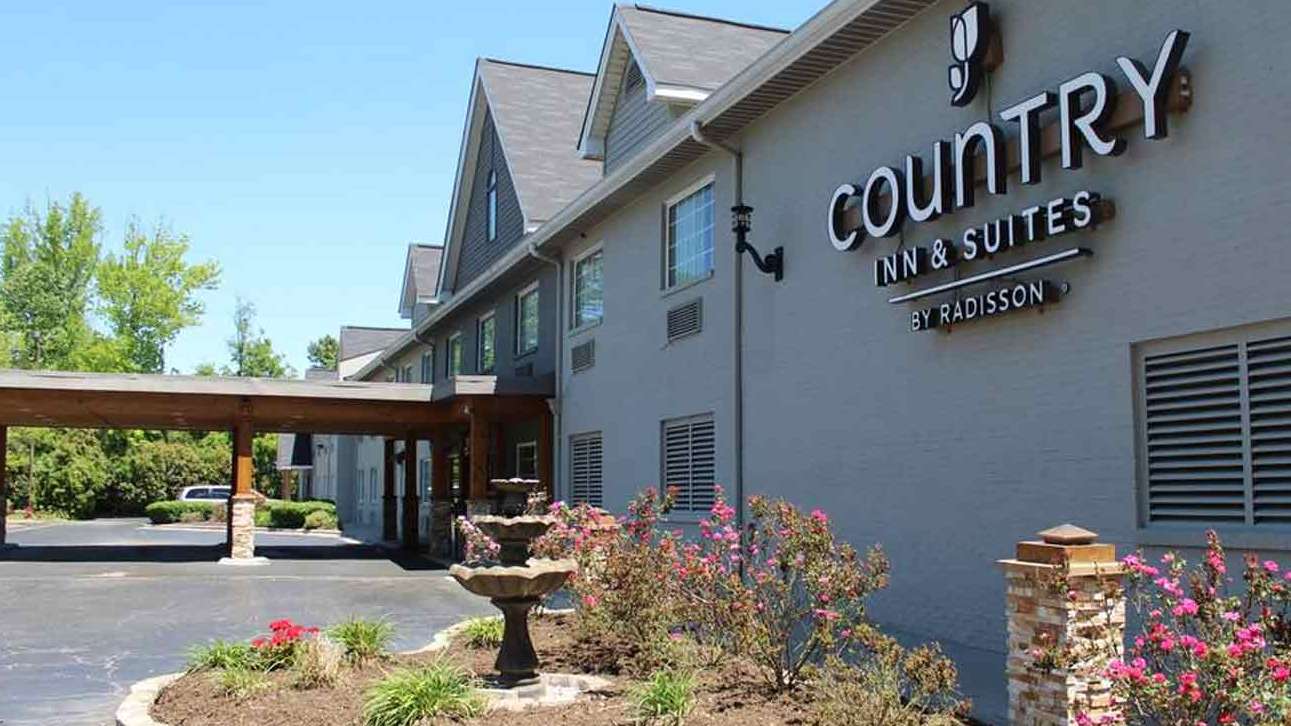 Country Inn and Suites by Radisson CLT Airport Parking