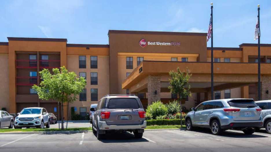 Best Western Plus - Fresno Yosemite International Airport (FAT) Parking