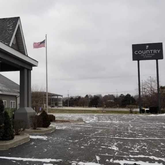 Country Inn & Suites AZO Airport Parking