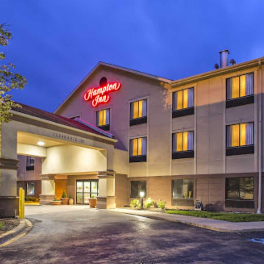 Hampton Inn DTW Airport Parking