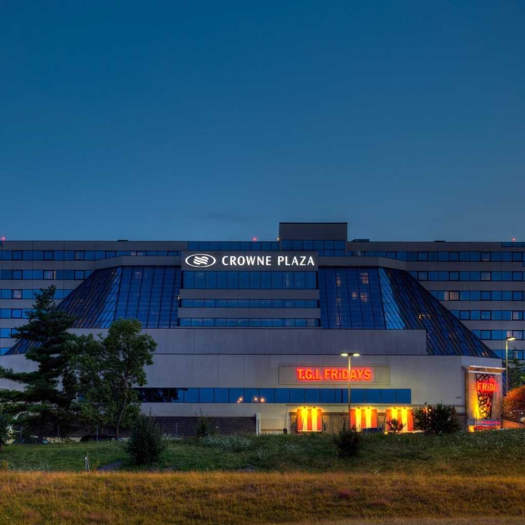 Crowne Plaza STL Airport Parking