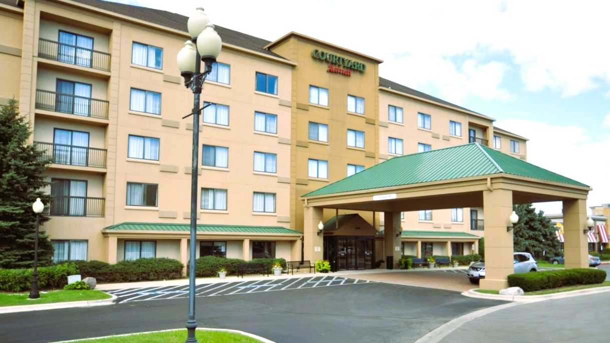 Courtyard by Marriott MDW Airport Parking