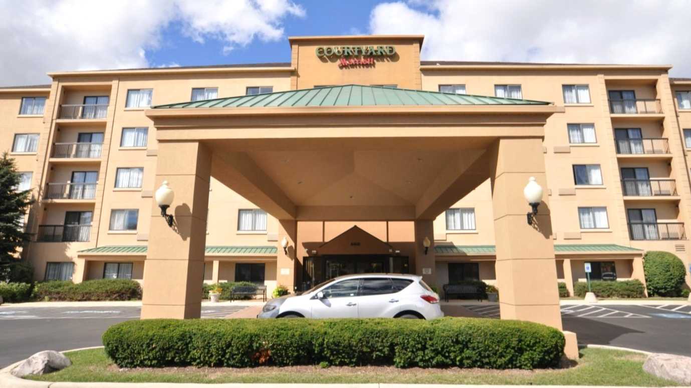 Courtyard by Marriott MDW Airport Parking