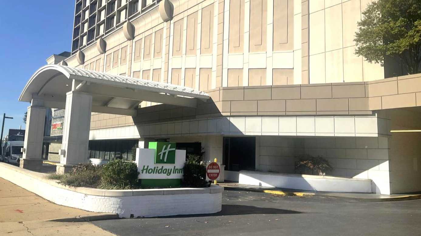 Holiday Inn National Airport Hotel Parking