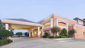 Days Inn by Wyndham DFW Airport parking