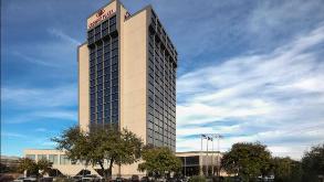 Crowne Plaza Dallas Love Airport Parking