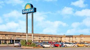 Days Inn Chicago OHare Airport Hotel Parking