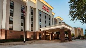 Hampton Inn & Suites DFW North Airport Parking