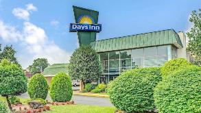 Days Inn by Wyndham DCA Airport Parking 