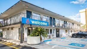 Motel 6 Kissimmee MCO Airport Parking