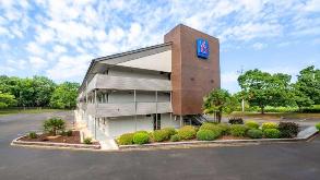 Motel 6 CLT Airport Parking