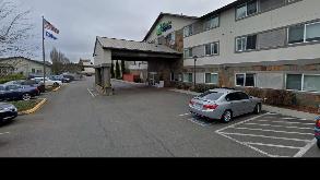  Holiday Inn Express & Suites PAE Airport Parking