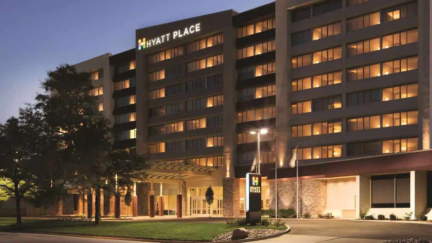 Hyatt Place ORD Airport Parking