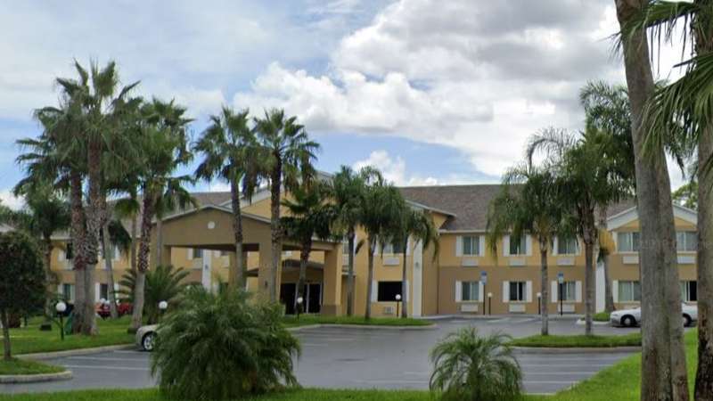 Super 8 by Wyndham Daytona DAB Airport Parking