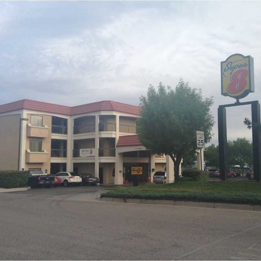 Super 8 by Wyndham Albuquerque Airport Parking