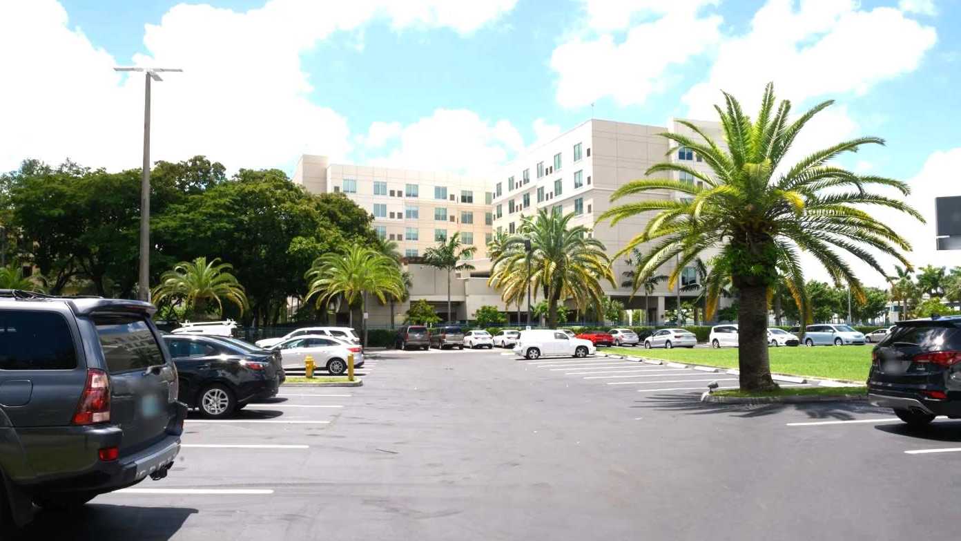 Embassy Suites Miami (MIA) Airport Parking