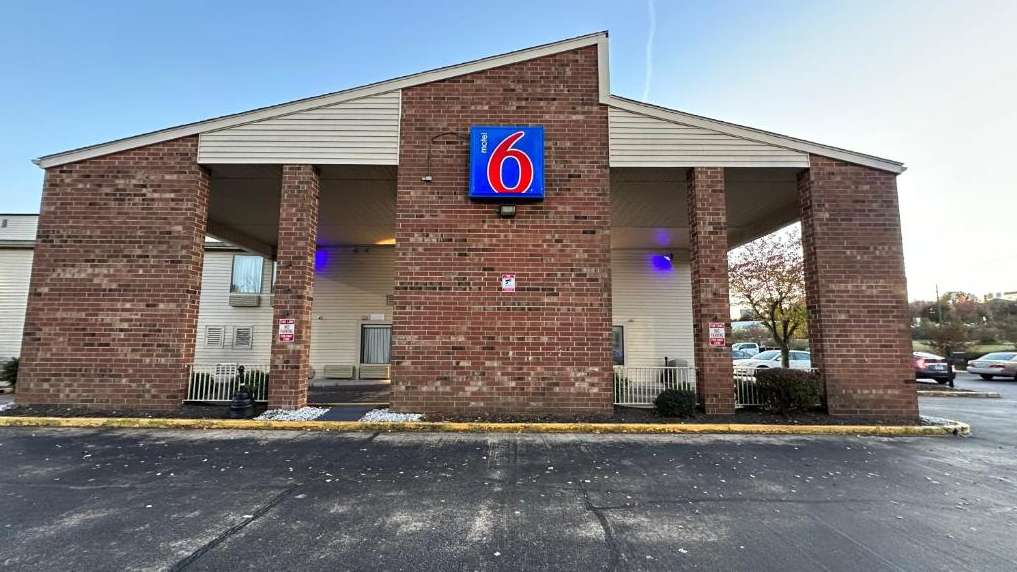 Motel 6 GSO Airport Parking