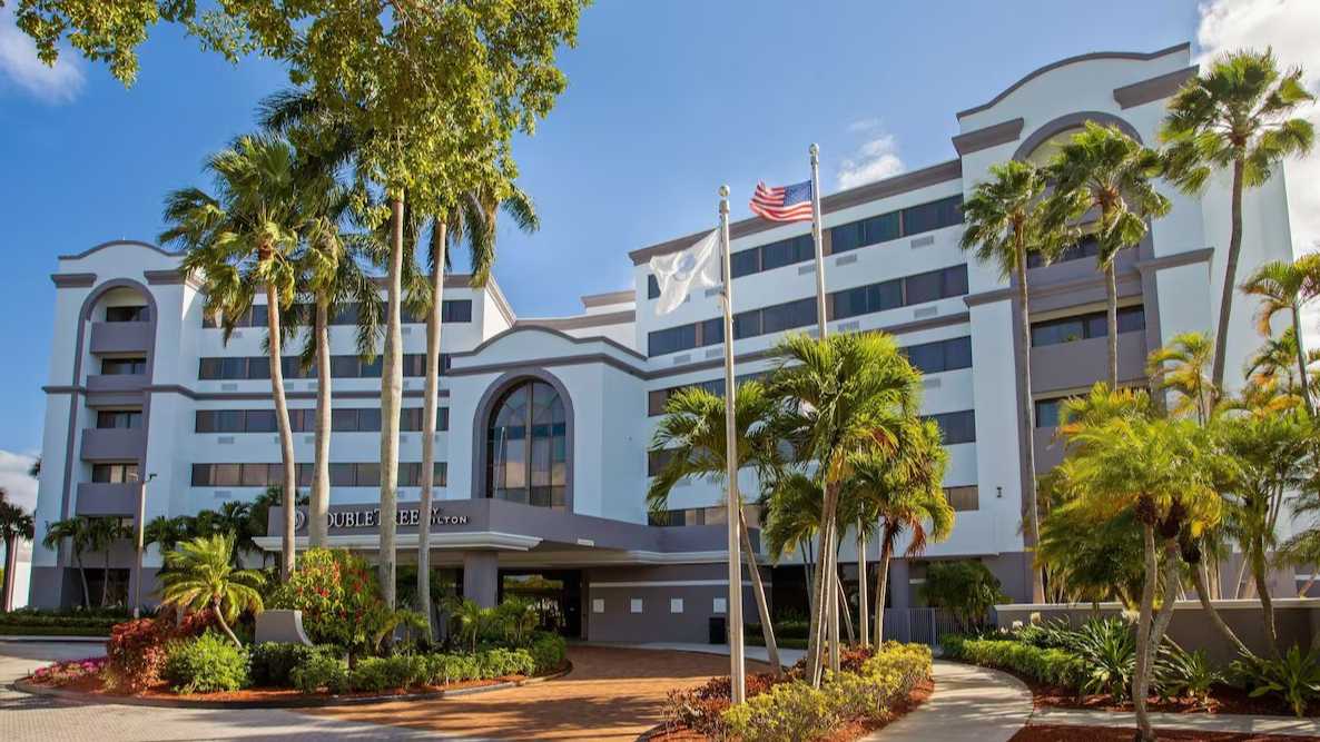 DoubleTree by Hilton PBI Airport Parking