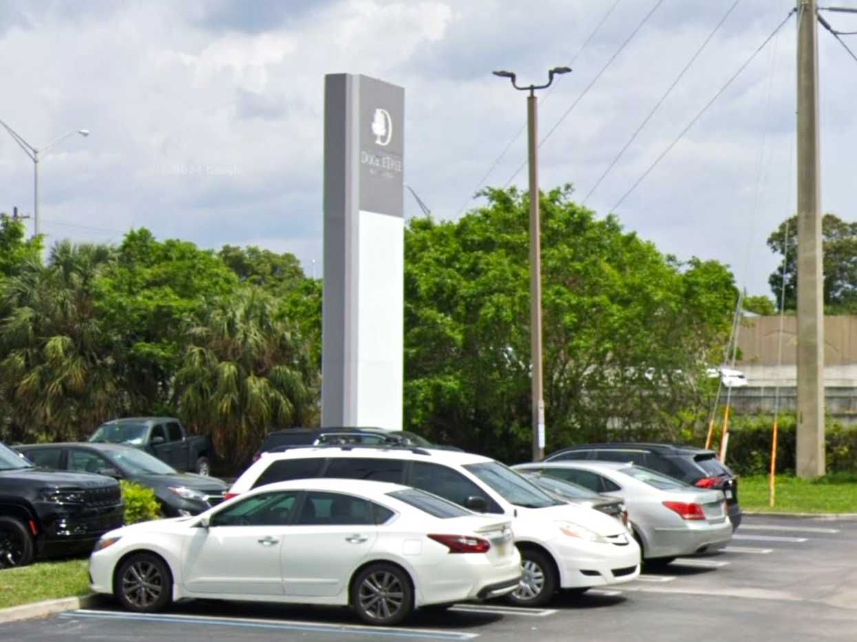 DoubleTree by Hilton PBI Airport Parking