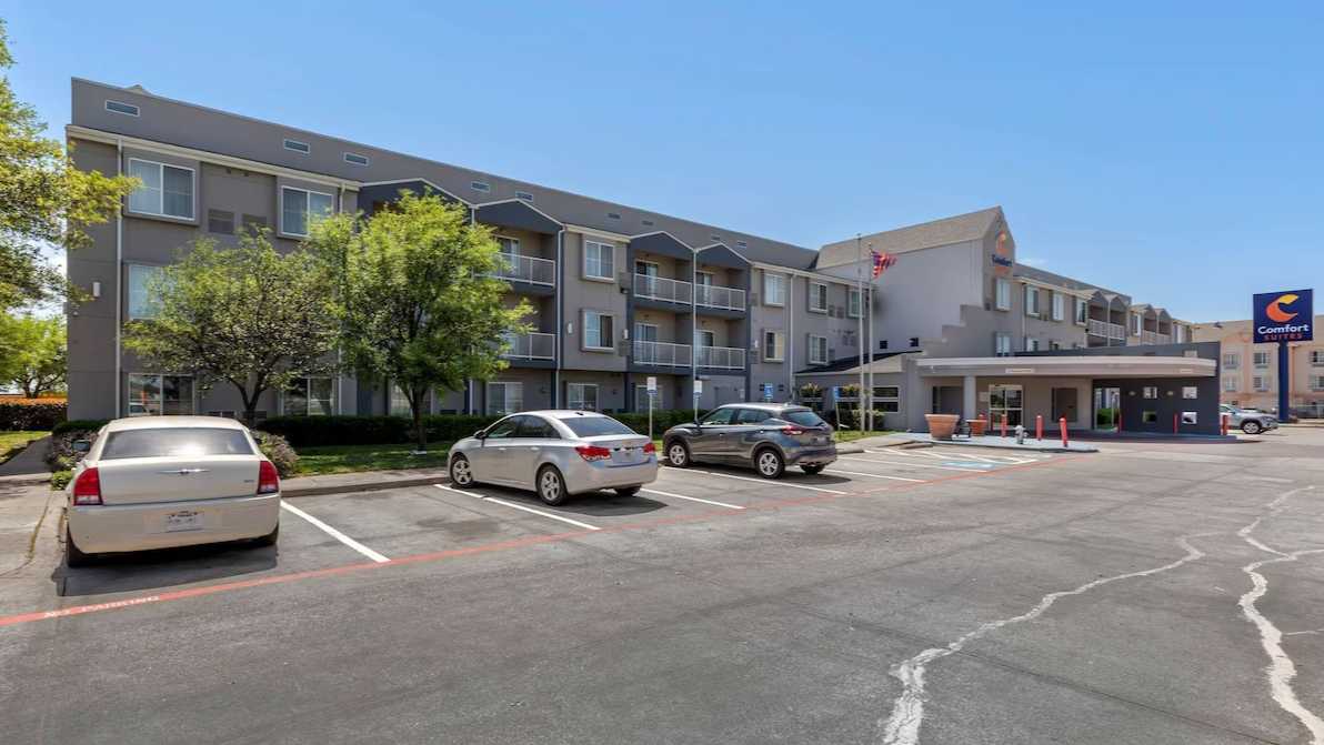 Comfort Inn Suites DFW Airport Parking