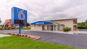 Motel 6 ORF Airport Parking