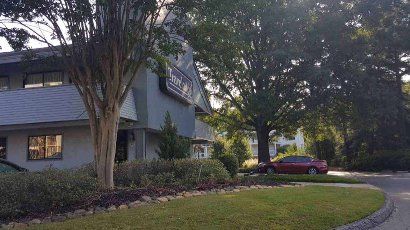 Reserve Travelodge by Wyndham ATL Airport Parking(No Shuttle)