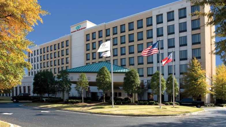 DoubleTree by Hilton Hotel ATL Airport Parking