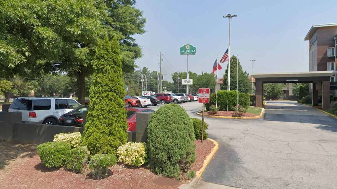 La Quinta Inn and Suites ATL Airport Parking