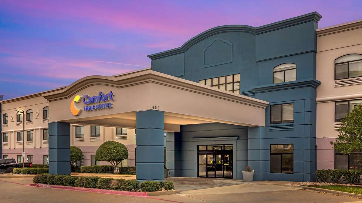 Comfort Inn & Suites Dallas Fort Worth International Airport Parking