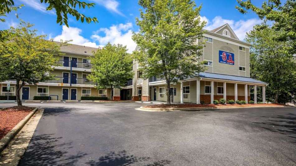 Motel 6 Greensboro GSO Airport Parking