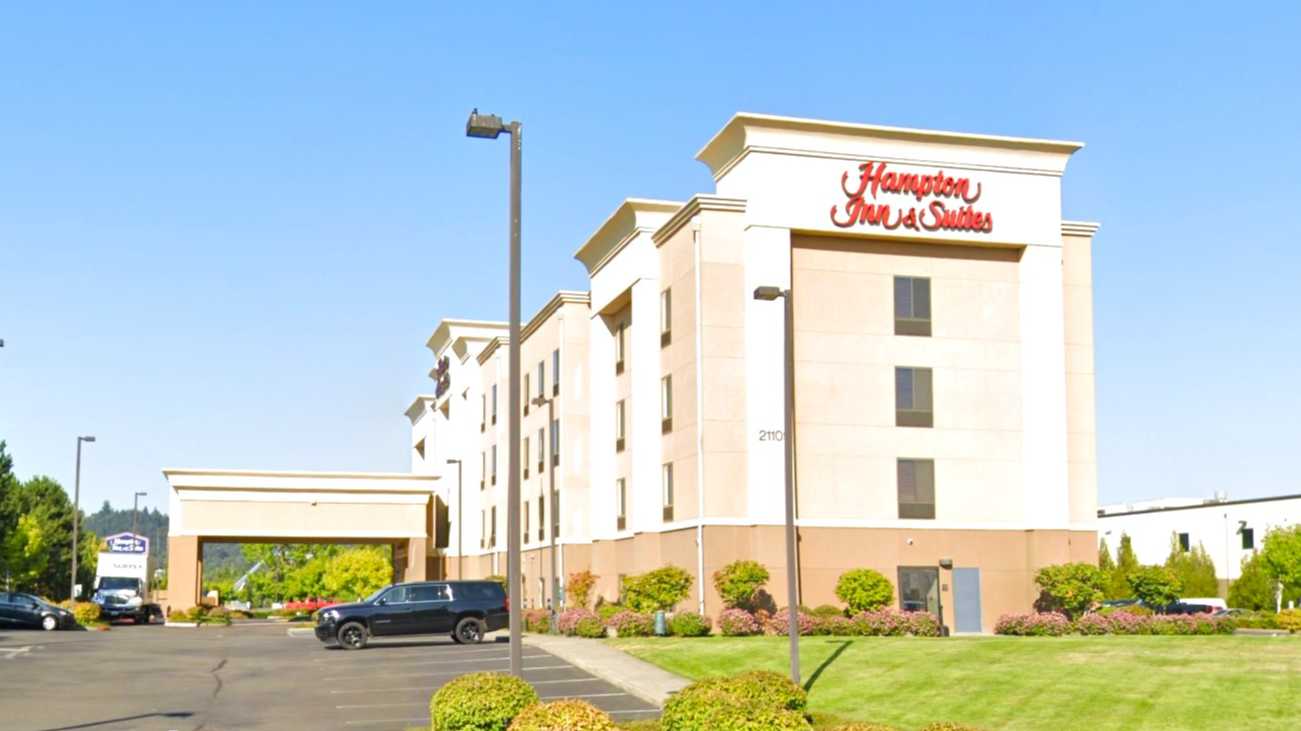 Hampton Inn & Suites Kent SEA Airport Parking