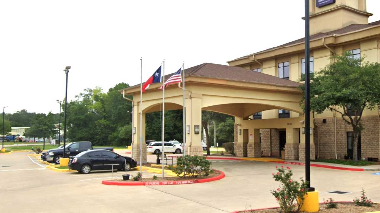 Sleep Inn and Suites IAH Airport Parking