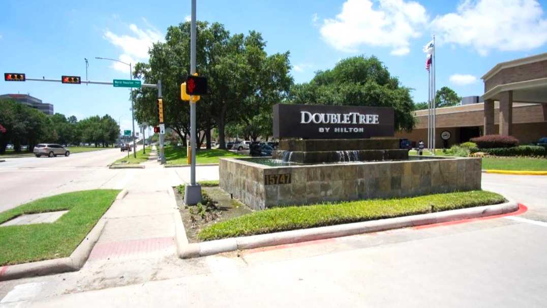 DoubleTree IAH Airport Parking