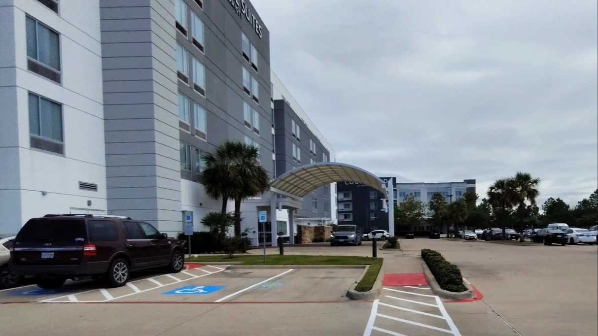 SpringHill Suites by Marriott Houston Intercontinental Airport Parking