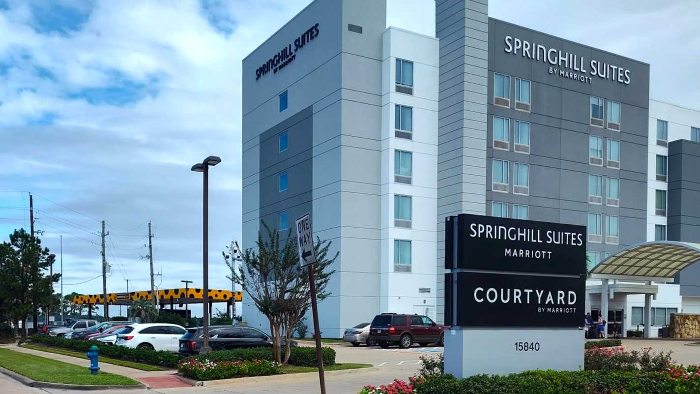 SpringHill Suites by Marriott Houston Intercontinental Airport Parking