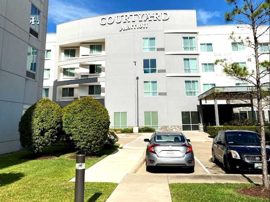 Courtyard by Marriott Houston Intercontinental Airport Parking