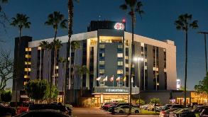 DoubleTree by Hilton LGB Airport Parking